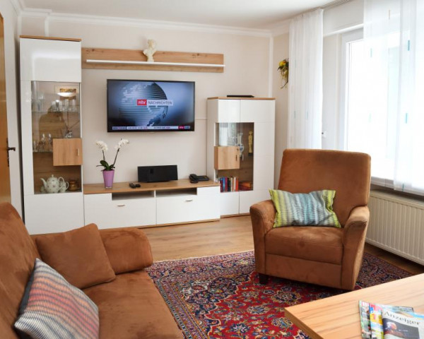 Sitzgarnitur wurde erneuert, siehe folge Bild.