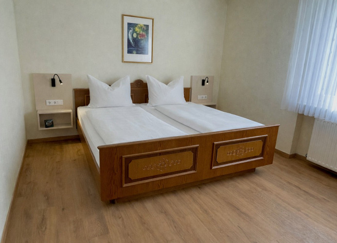 Schlafzimmer 1